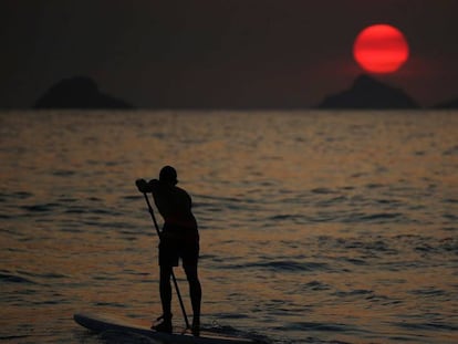 O solstício de verão acontece no dia 21 de dezembro no hemisfério sul