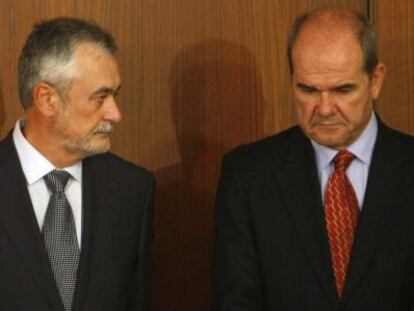 Former Andalusia regional premiers José Antonio Griñán (left) and Manuel Chaves in 2009.