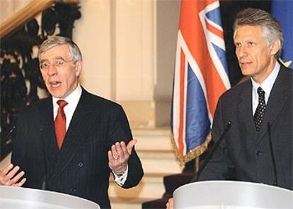 Jack Straw y Dominique de Villepin, durante la rueda de prensa conjunta de esta mañana.