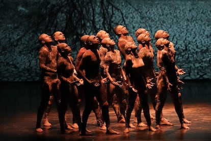 Escena de la obra 'Perros sin Plumas' de la compañía danza de Deborah Colker, presentada el 27 de octubre en el Festival Internacional Cervantino, en Guanajuato.