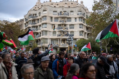 Manifestantes en Barcelona este domingo contra la guerra de Israel en Gaza.