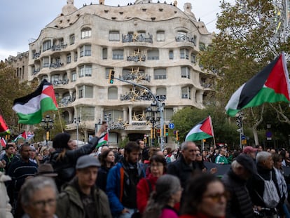 Manifestantes en Barcelona este domingo contra la guerra de Israel en Gaza.