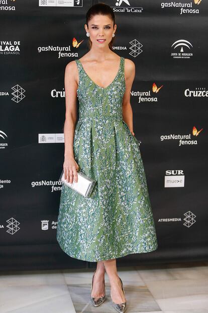 Defiende la moda sostenible.

Lo hizo poniéndose este vestido verde de la colección Conscious de H&M durante el pasado festival de cine de Málaga. La silueta 'New Look' del diseño casa a la perfección con su estilo atemporal, femenino y siempre sofisticado.