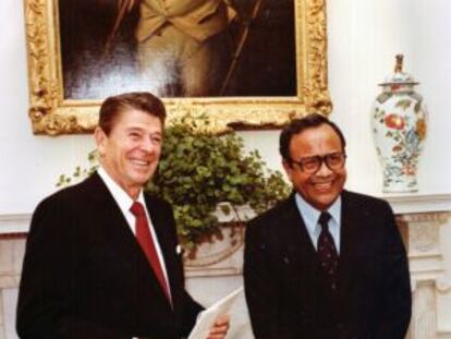 El disidente Arturo Cruz con el expresidente de EEUU, Ronald Reagan.