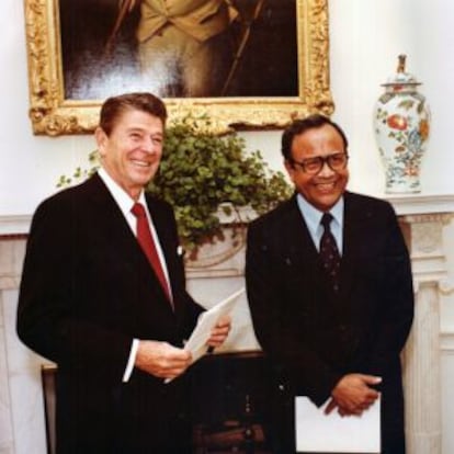 El disidente Arturo Cruz con el expresidente de EEUU, Ronald Reagan.