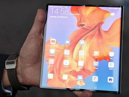 Vodafone conecta a un móvil Huawei Mate X a su red 5G en Barcelona. 