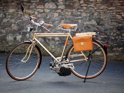 El valor de esta bicicleta el&eacute;ctrica y ba&ntilde;ada en oro de Italian Tommasini se estima en unos 2.500 euros 