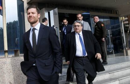 Xabi Alonso sale de la Audiencia Provincial de Madrid, en enero.