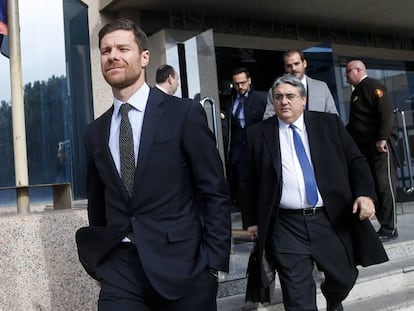 Xabi Alonso sale de la Audiencia Provincial de Madrid, en enero.