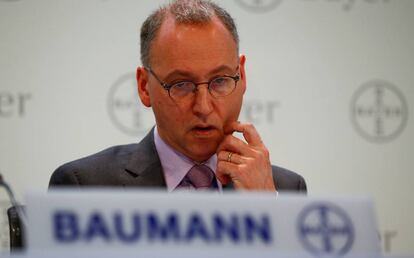 El consejero delegado, Werner Baumann, durante la presentación de resultados en Leverkusen.