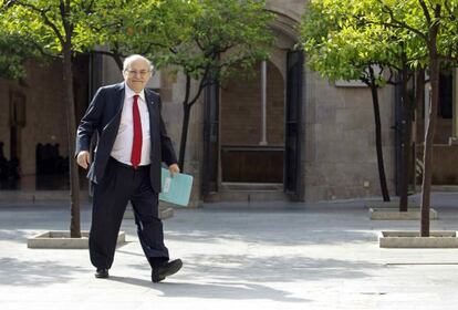 El consejero de Economía, Andreu Mas-Colell, a su llegada hoy a la reunión semanal del Govern.