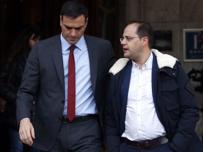 Pedro Sánchez, acompanyat per César Luena, aquest dimarts.