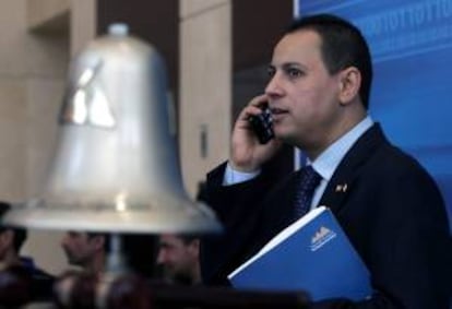 El director de la Bolsa de Egipto, Mohamed Omran, durante la ceremonia de apertura de la jornada en el nuevo edificio de la bolsa de Egipto, en El Cairo. EFE/Archivo