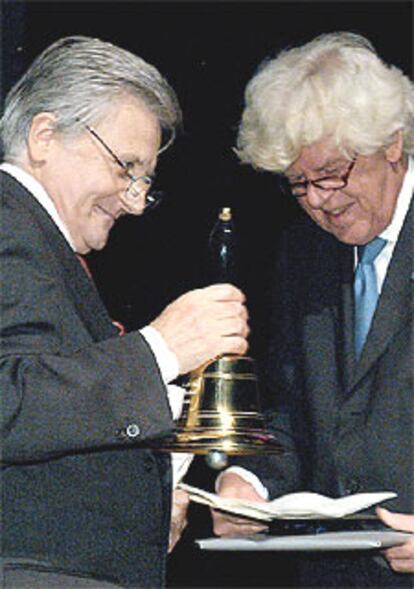 Duisenberg (derecha) y su sucesor, Jean Claude Trichet.