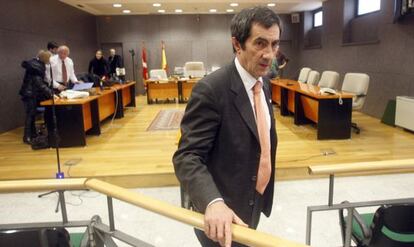 Ibarra abandona la Audiencia tras finalizar una sesión de la vista oral.
