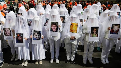 Manifestantes en Nueva York recordando a los fallecidos en Sandy Hook