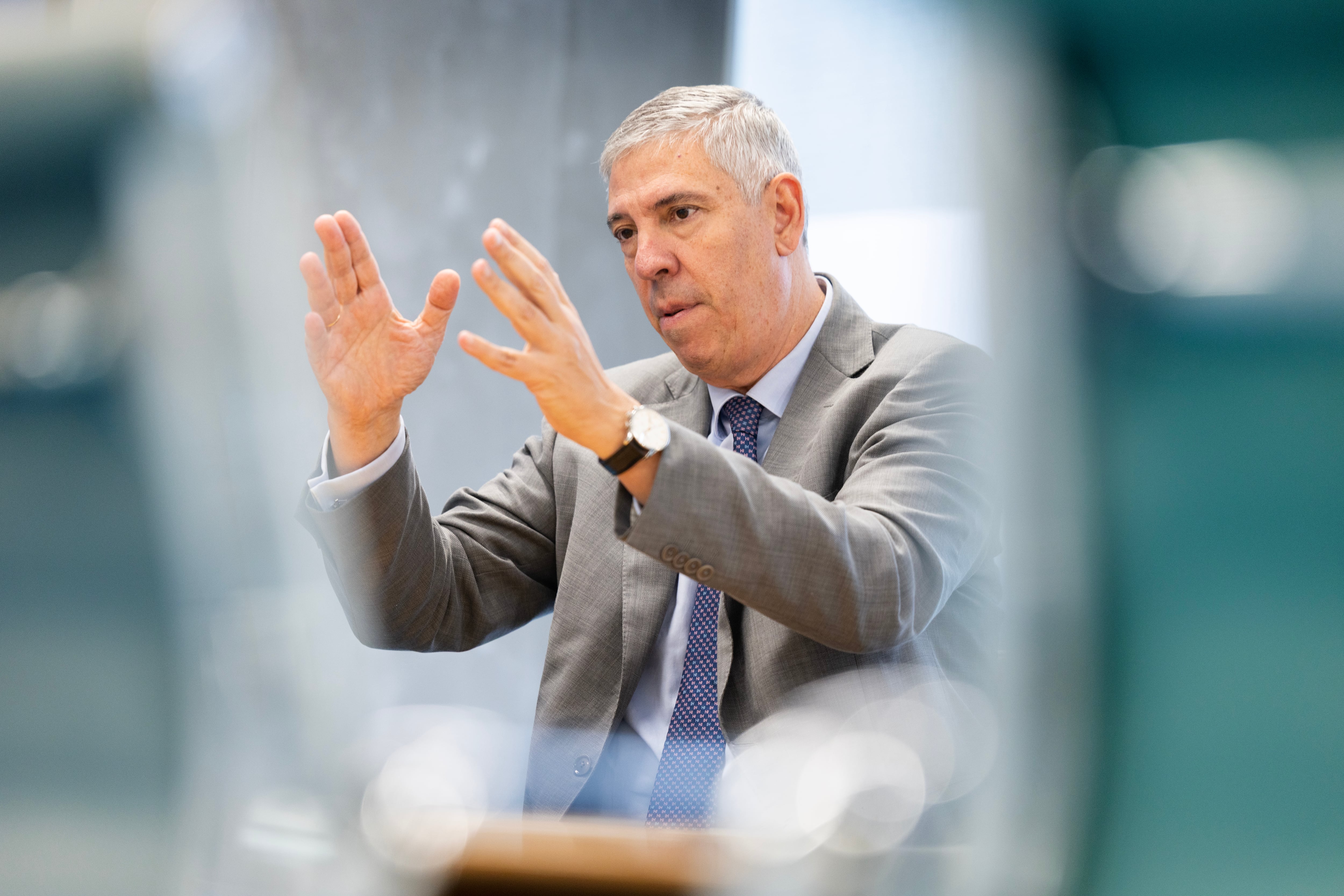 La nueva Indra de Simón-De los Mozos manda un mensaje de tranquilidad y ultima una nueva alianza con Iveco