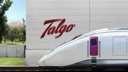 Tren de alta velocidad ante la fábrica de Talgo en Las Rozas (Madrid).