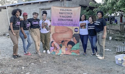 El colectivo Aquelarre promueve la educación sexual y denuncia la violencia a mujeres negras y migrantes en las escuelas rurales, en República Dominicana.