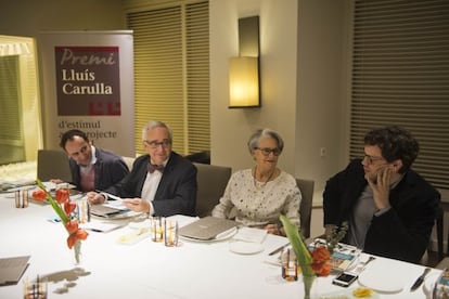 Jordi Carulla-Ruiz (izquierda), Carles Duarte, Montserrat Carulla y Guillem Usandizaga, en el acto de presentaci&oacute;n. 