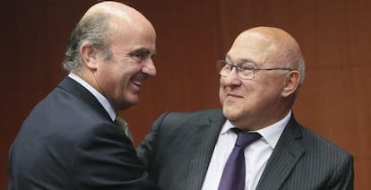 Spanish acting economy minister Luis de Guindos (left) with French counterpart Michel Sapin.