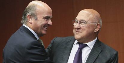 Spanish acting economy minister Luis de Guindos (left) with French counterpart Michel Sapin.