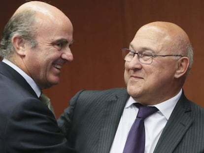 Spanish acting economy minister Luis de Guindos (left) with French counterpart Michel Sapin.