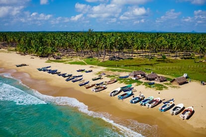 Las extraordinarias playas de la costa este ya no son una zona vedada por la guerra ni inaccesible por culpa de carreteras primitivas; están listas para apartar a los viajeros de las playas más famosas del oeste y el sur. Son realmente bellísimas, pero incluso puede que nos encontremos solos. Algunas zonas a tener en cuenta son Navalady, Kalkudah (en la foto), las islas próximas al faro de Batticaloa y las playas entre Uppuveli y Nilaveli. Esta zona se vio especialmente afectada por el tsunami de 2004, pero se ha ido recuperando.