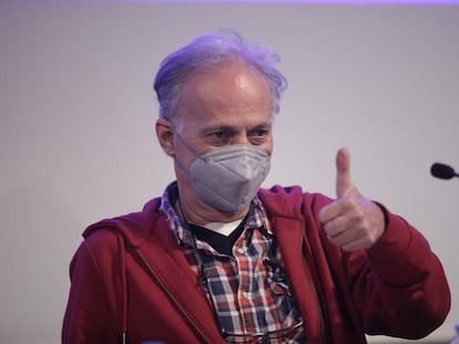 Xavier, el paciente que ha recibido el primer trasplante pulmonar completamente robótico del mundo, durante la rueda de prensa en el Hospital Vall d’Hebron.