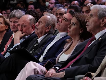 Alejandro Moreno, presidente del PRI, durante el encuentro “Diálogos por México”, en la CEN del PRI.