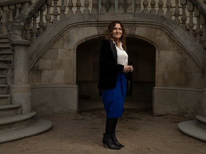 Laura  Vilagra, vicepresidenta del Govern, posa en los jardines del Palau Robert.