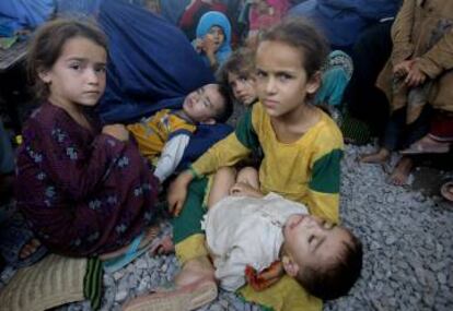 Refugiafos afganos en un campo de Pakistán.