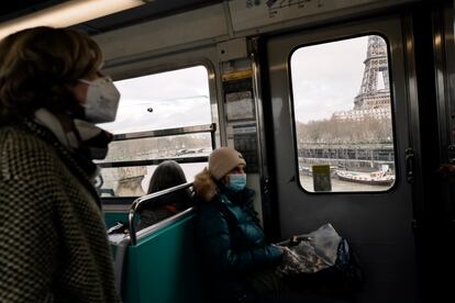 Francia reduce este lunes la cuarentena de positivos y casos contacto ante el avance de ómicron