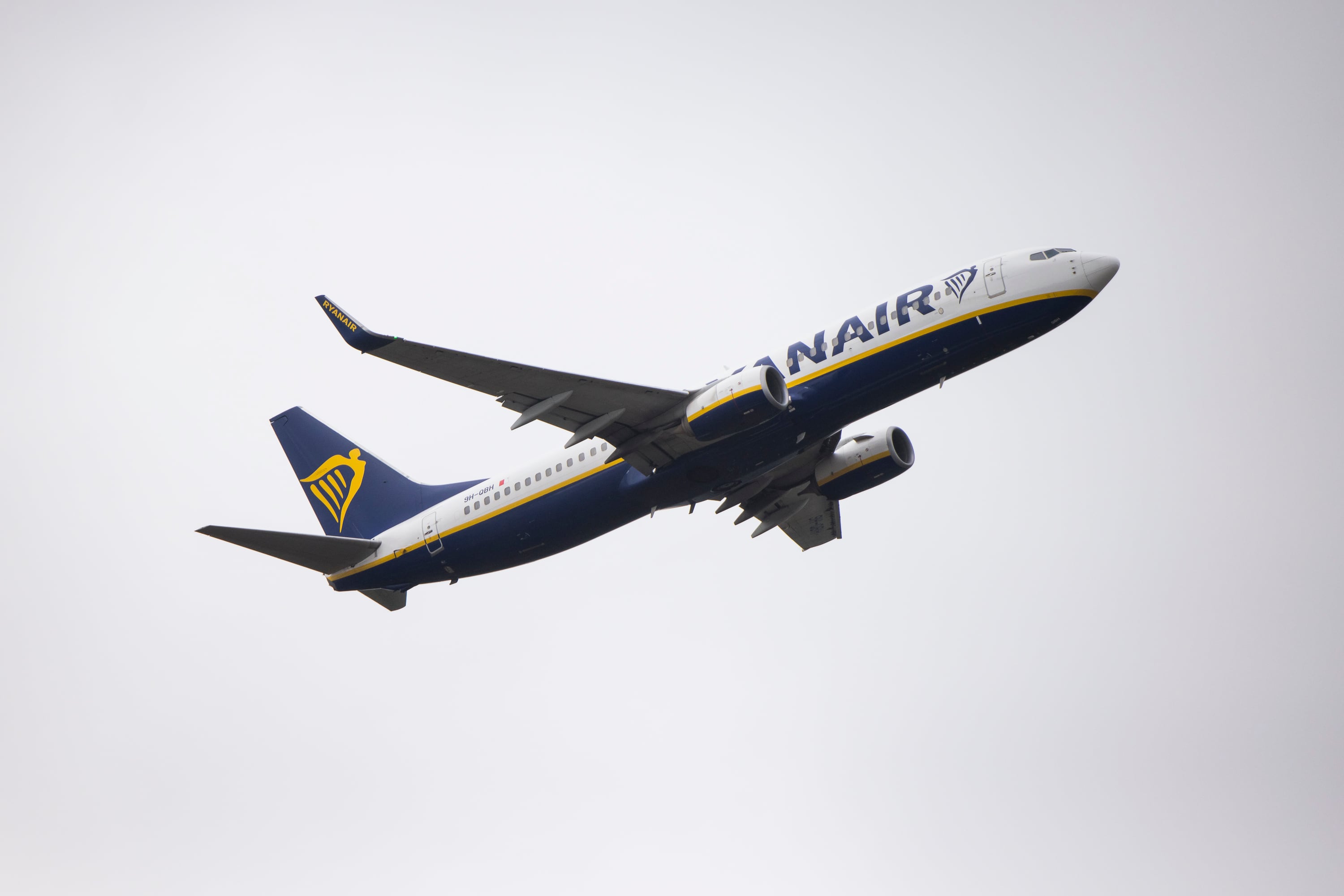 Un avión de Ryanair, este jueves, despega del aeropuerto de Lavacolla-Rosalía de Castro.