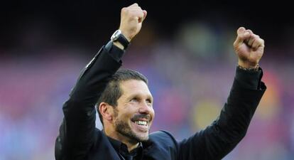 Simeone celebra en el Camp Nou el título liguero del Atlético.