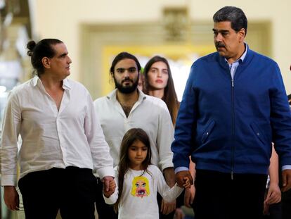 Alex Saab con su familia y Nicolás Maduro, este 20 de diciembre en Caracas (Venezuela).