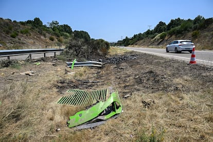 Restos del vehículo en el que viajaban Diogo Jota y su hermano.