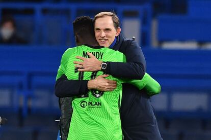 Tuchel se abraza a Mendy tras eliminar al Atlético.