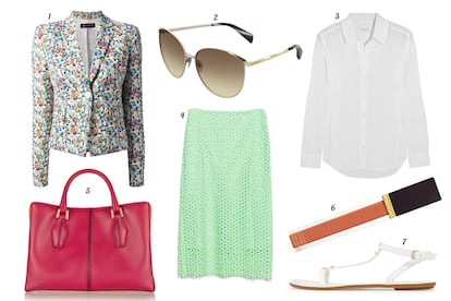 1. Versace Blazer con print de flores. 2. Max Mara Gafas de sol con montura de pasta. 3. Equipment Camisa de manga larga. 4. Zara Falda lápiz de guipur. 5. Tod´s Tote de piel. 6. Tom Ford Lip gloss. 7. Mango Sandalia plana de piel.