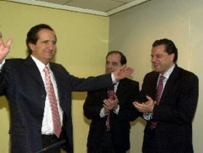 Amilivia (derecha) junto a Juan José Lucas en la despedida de éste en febrero pasado para ser ministro.