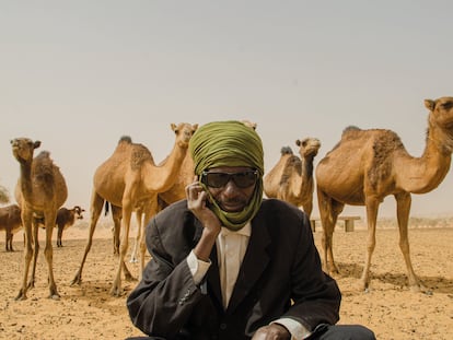 Los camellos son parte fundamental de la vida de muchos mauritanos. Los pozos para abrevarlos, una oportunidad para el encuentro social.