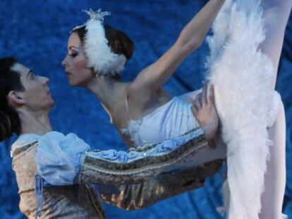 Escenas de 'El lago de los cisnes' del Ballet Imperial Ruso.