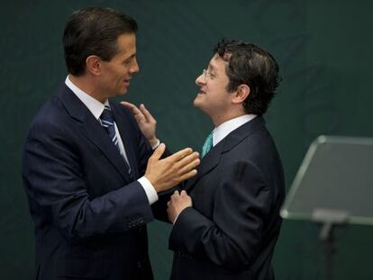 Pe&ntilde;a Nieto saluda al nuevo zar anticorrupci&oacute;n Virgilio Andrade.