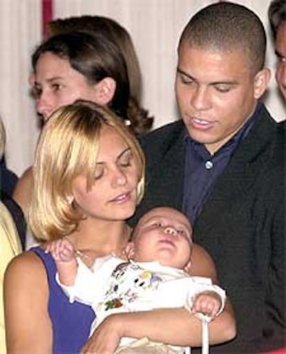 Ronaldo y Milene, con su hijo Ronald, en una imagen de archivo.