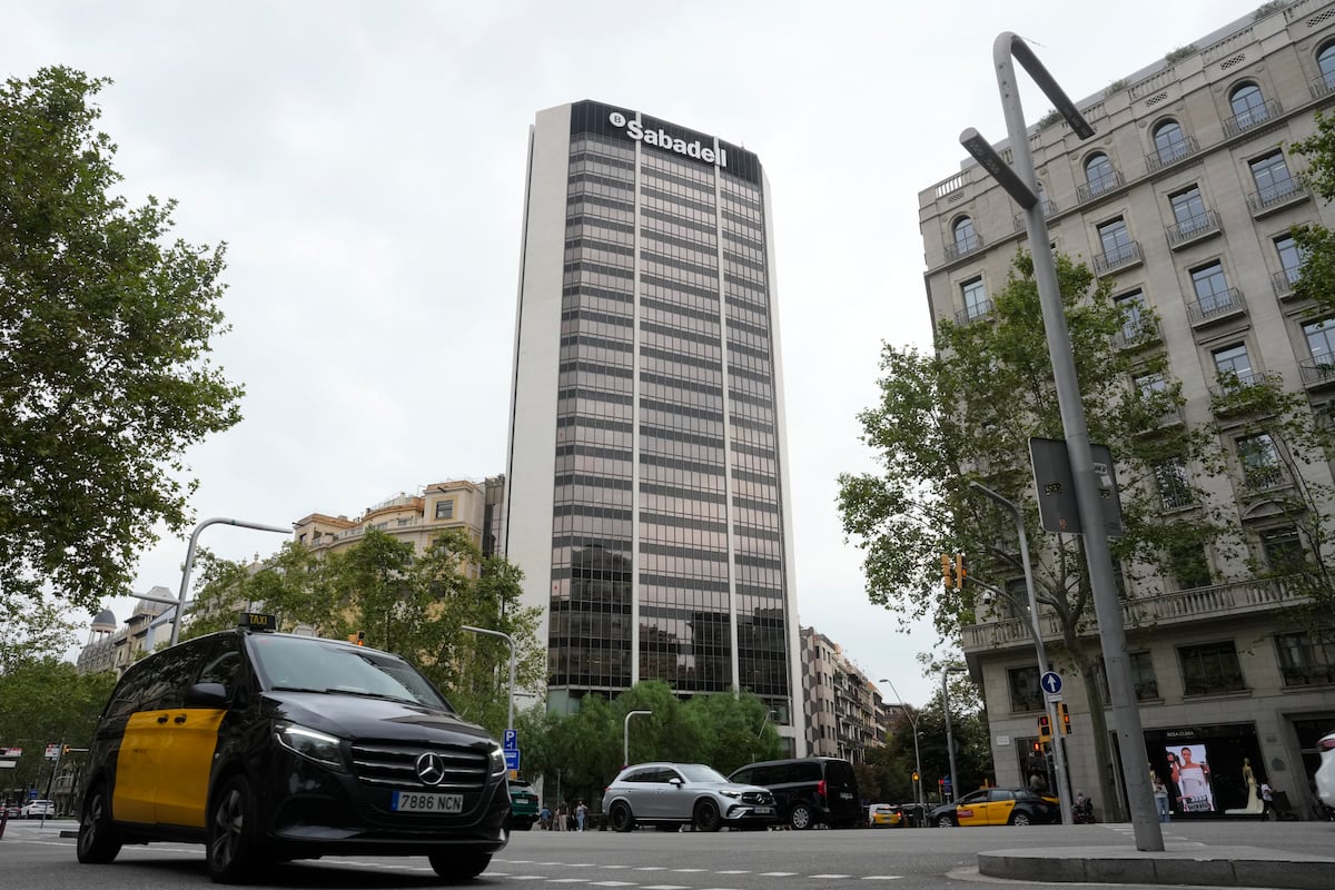 BPCE builds a 7% stake in Sabadell, mostly through derivatives