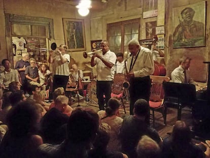 Un concierto en el local de jazz Preservation Hall, en Nueva Orleans. 