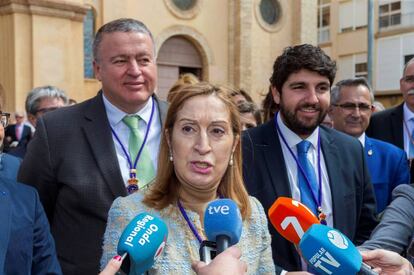 La presidenta del Congreso de los Diputados Ana Pastor tras ser nombrada el viernes Madrina de la Hermandad Nuestro Padre Jesús Nazareno de La Unión. 