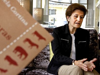 La catedrática Adela Cortina, autora de <i>Las fronteras de la persona,</i> en un hotel de Valencia.