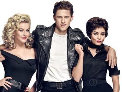 Vanessa Hudgens (derecha) junto a los protagonistas de 'Grease'.