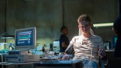 Joe Freeman es Luke Ellis, el protagonista de 'El instituto'.